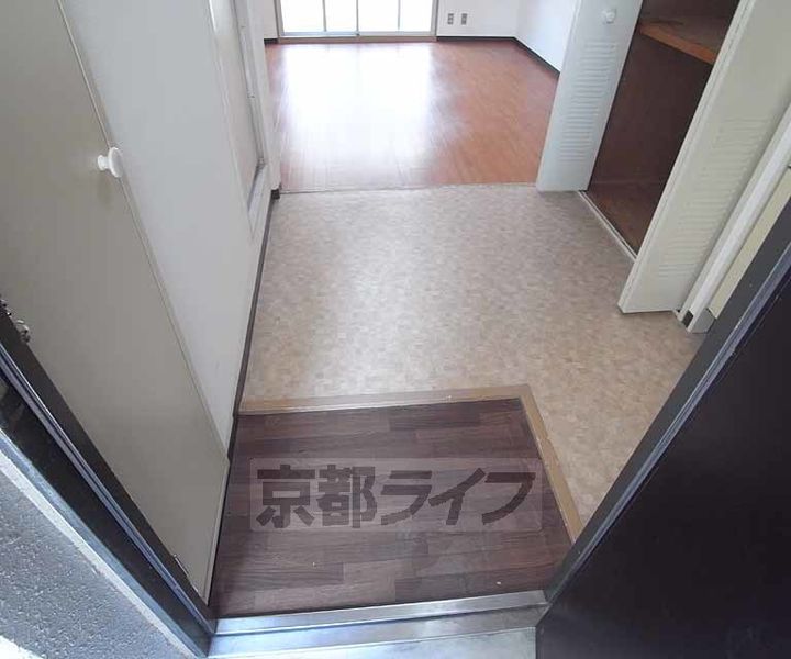 京都府京都市左京区一乗寺西水干町の賃貸マンションの玄関
