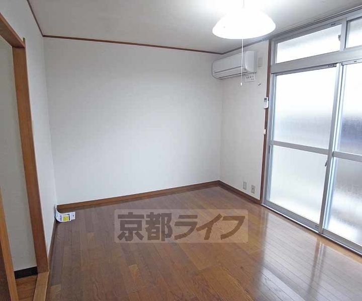 京都府京都市左京区高野清水町の賃貸マンションの居間