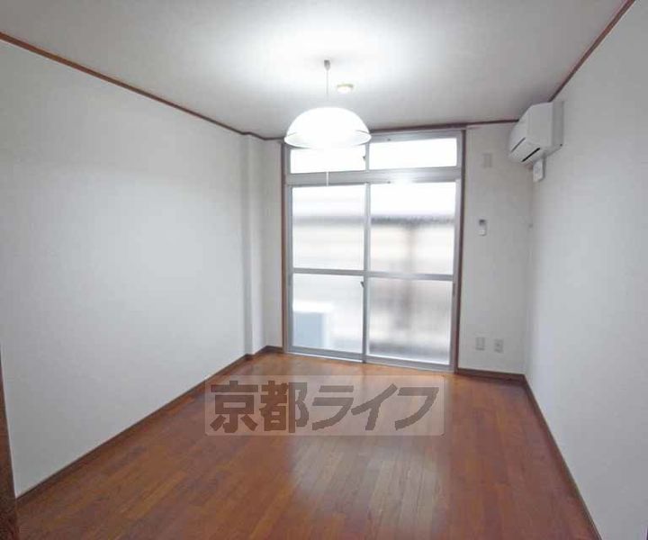京都府京都市左京区高野清水町の賃貸マンションの居間