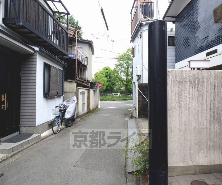京都府京都市北区小山中溝町の賃貸マンションの周辺