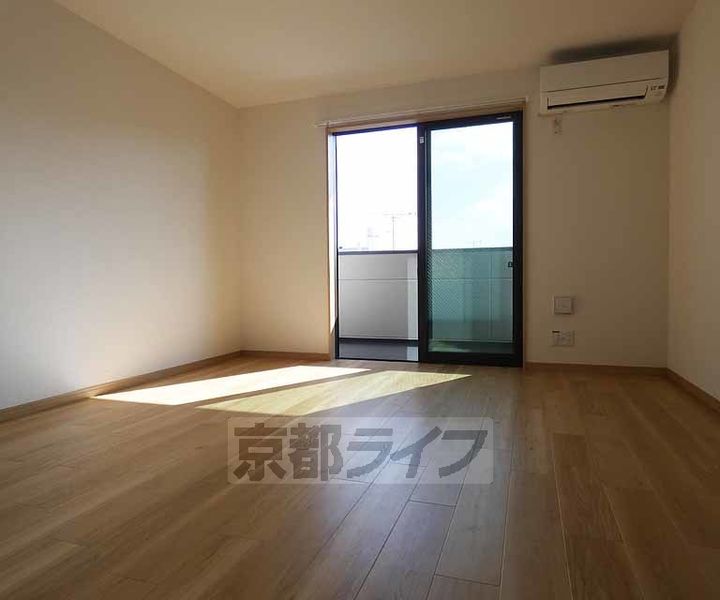 フラッティ千本下長者町の居間