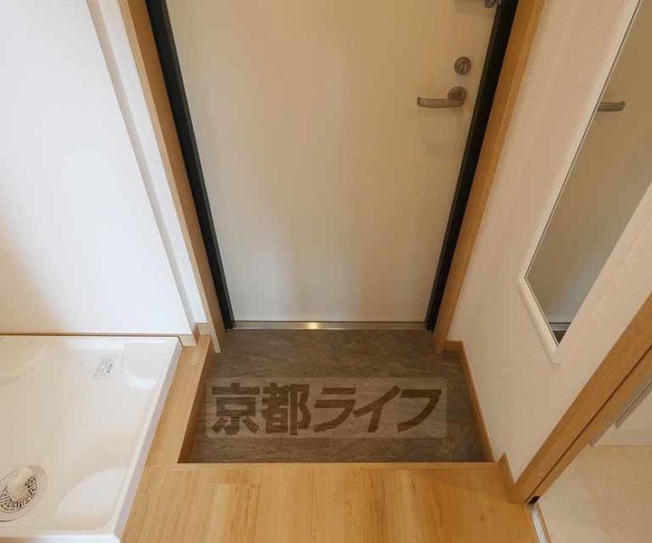 フラッティ千本下長者町の玄関