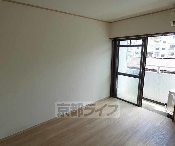 リビエール高野202の居間