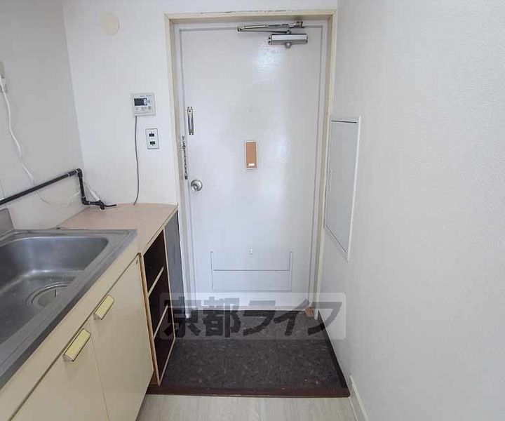 デジデンス宝ヶ池25の玄関