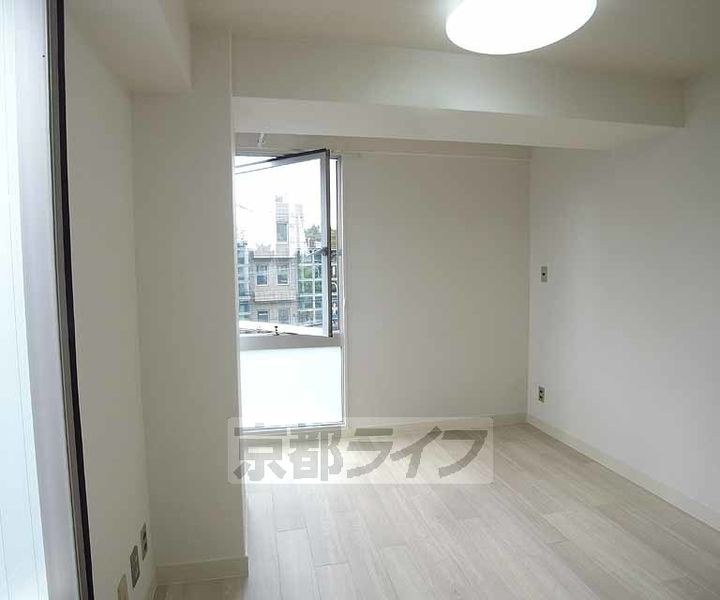 デジデンス宝ヶ池25の居間