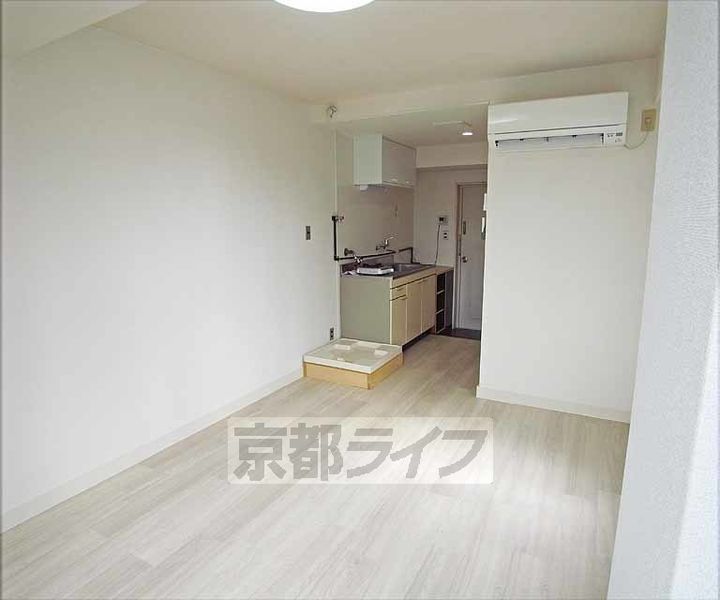 デジデンス宝ヶ池25の居間