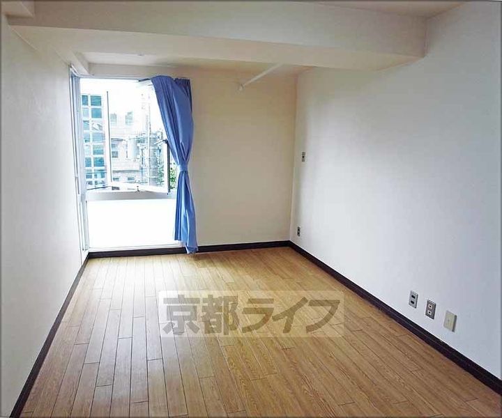 デジデンス宝ヶ池25の居間