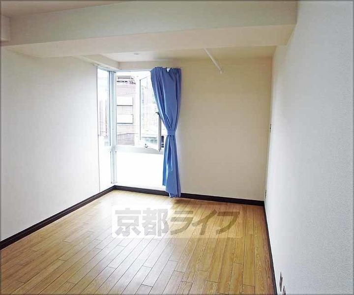 デジデンス宝ヶ池25の居間