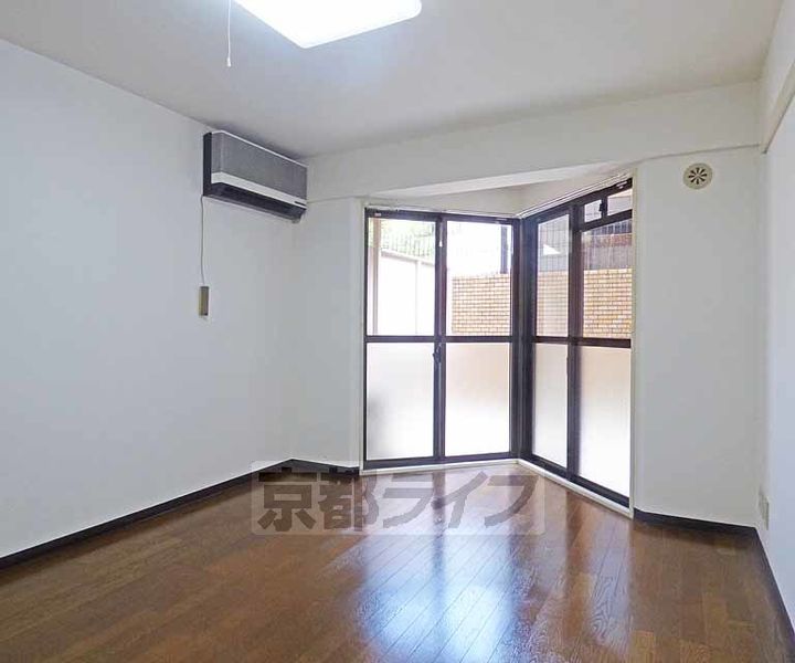 京都府京都市上京区清元町の賃貸マンションの居間