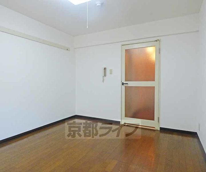 京都府京都市上京区清元町の賃貸マンションの居間