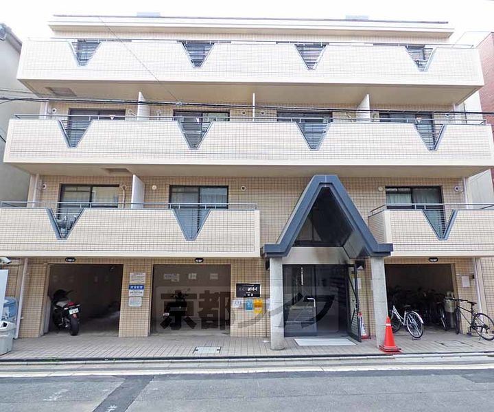 京都府京都市上京区桐木町の賃貸マンションの外観