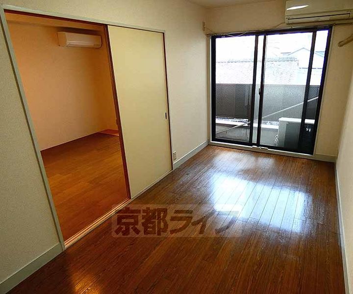 八廣ビル301の居間