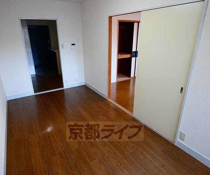 八廣ビル301の居間
