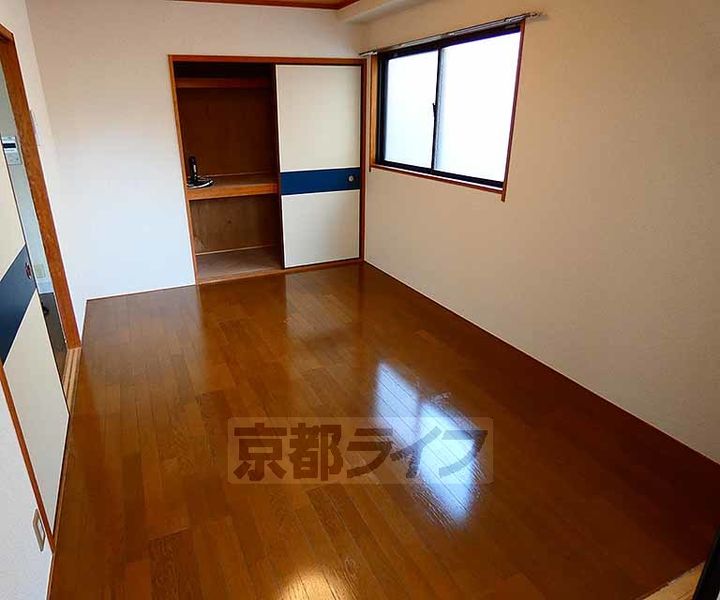 八廣ビル301の居間