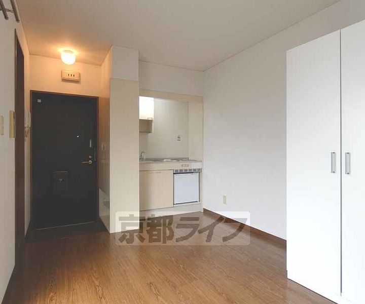 京都府京都市上京区塔ノ段今出川上ル三丁目上片原町の賃貸マンションの居間