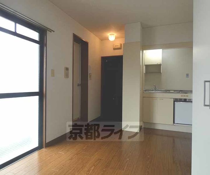 京都府京都市上京区塔ノ段今出川上ル三丁目上片原町の賃貸マンションの居間