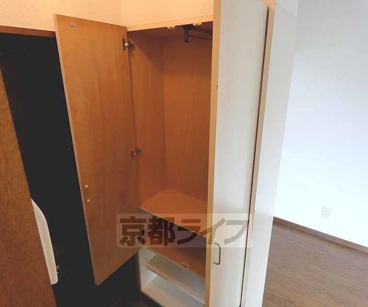 京都府京都市上京区塔ノ段今出川上ル三丁目上片原町の賃貸マンションの玄関