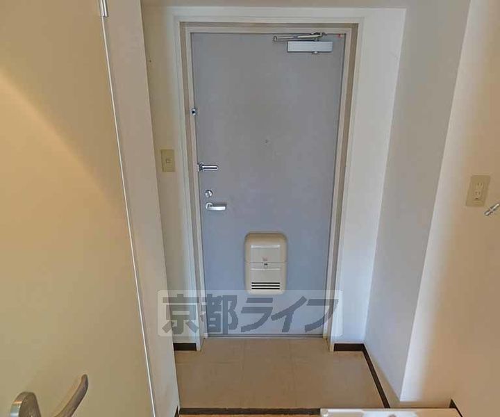 奥田河原町ビル503の玄関