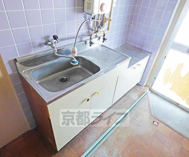 京都府京都市上京区下ノ森通仁和寺街道下る鳳瑞町の賃貸マンションのキッチン