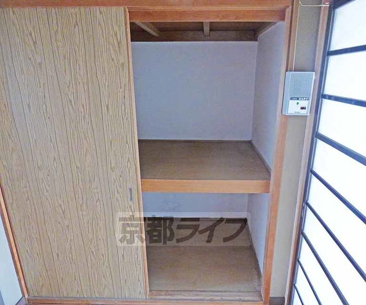 京都府京都市上京区下ノ森通仁和寺街道下る鳳瑞町の賃貸マンションの内装