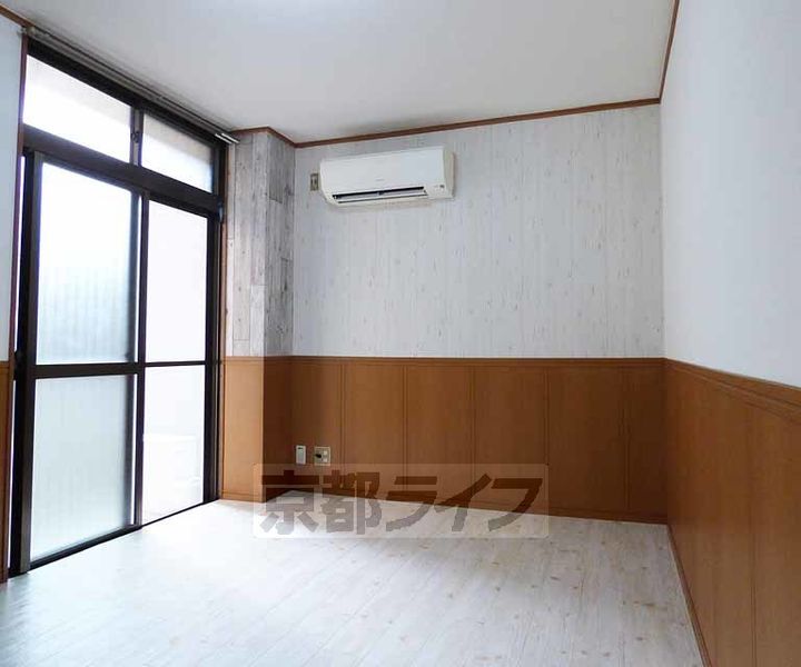 第11長栄シャトー泉305の居間