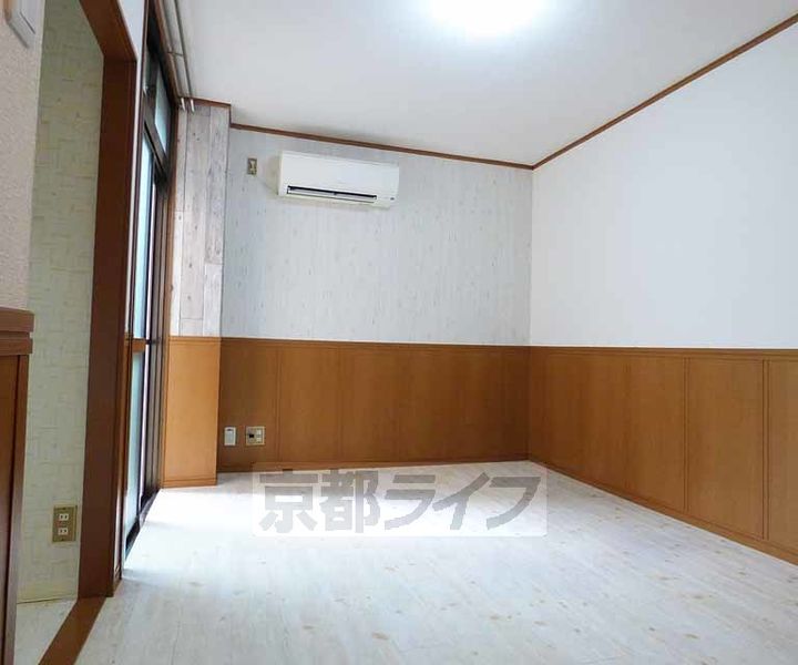 第11長栄シャトー泉305の居間