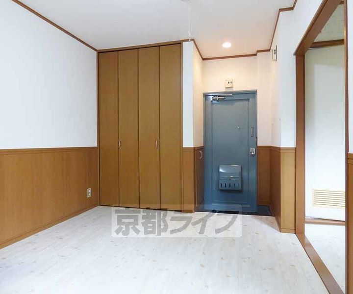 第11長栄シャトー泉305の居間