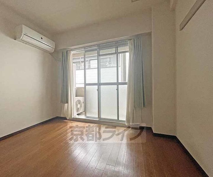 京都府京都市左京区一乗寺庵野町の賃貸マンションの居間
