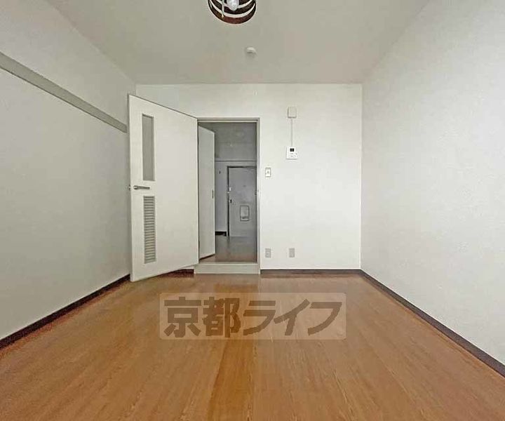 京都府京都市左京区一乗寺庵野町の賃貸マンションの居間