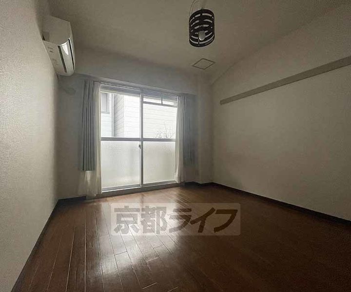 京都府京都市左京区一乗寺庵野町の賃貸マンションの居間