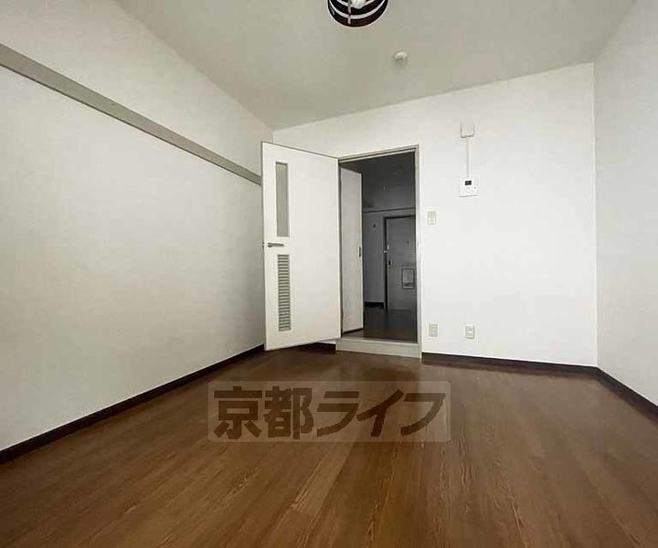 京都府京都市左京区一乗寺庵野町の賃貸マンションの居間