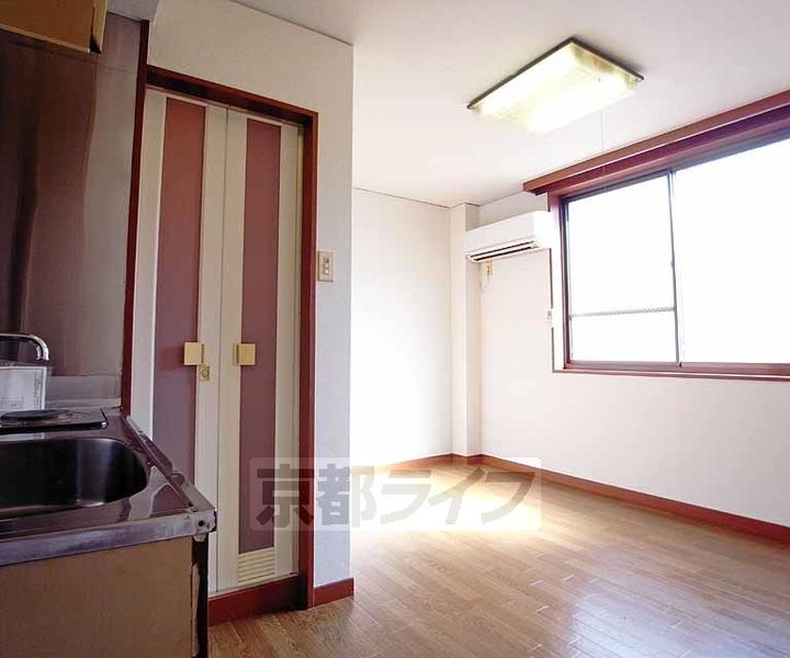 京都府京都市左京区高野泉町の賃貸マンションの居間