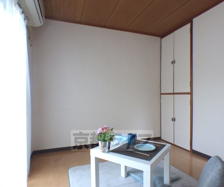 葵ハイツ206の居間