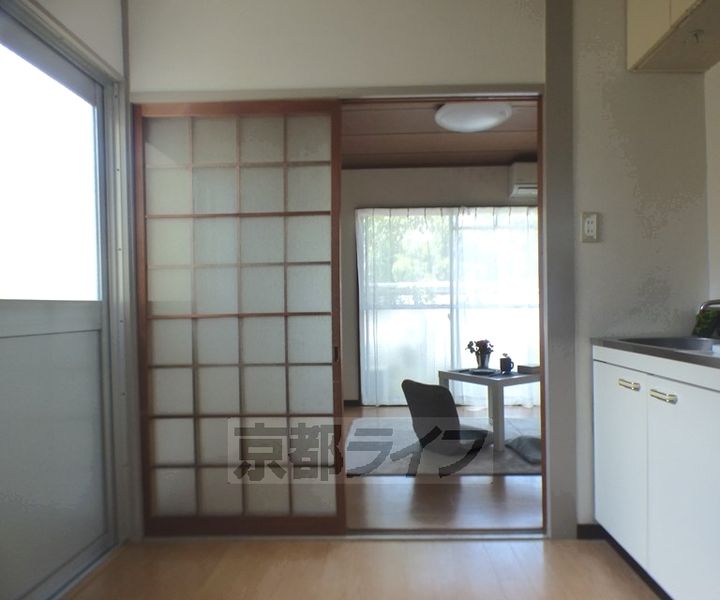 葵ハイツ206の居間