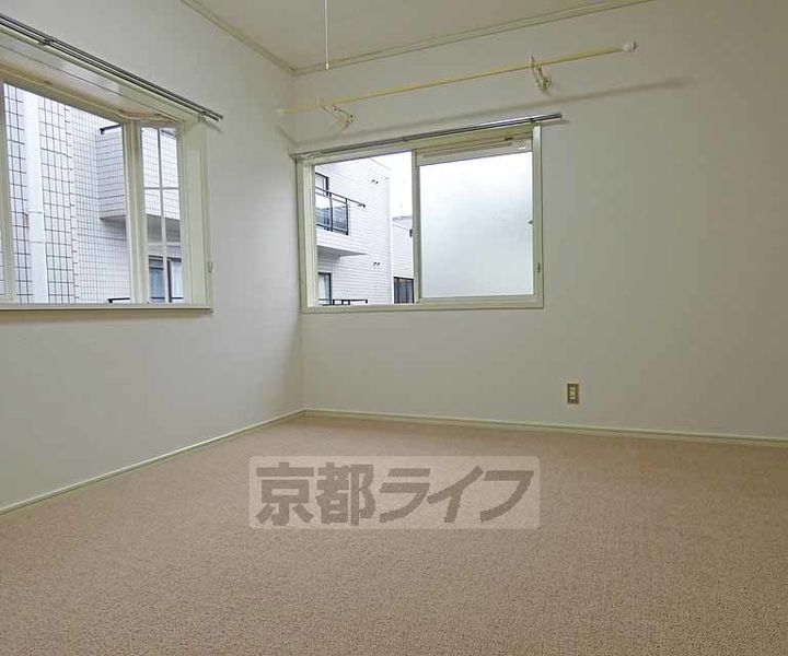 メゾングランドール102の居間