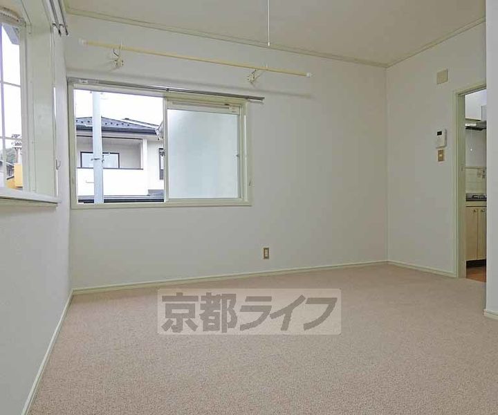 メゾングランドール102の居間