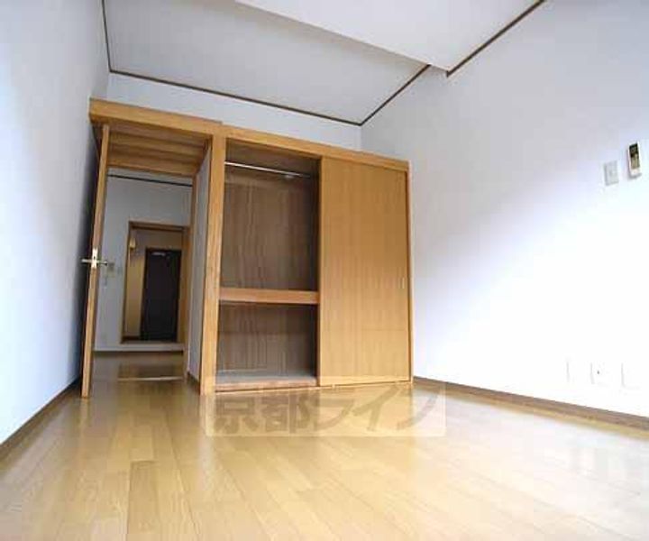 京都府京都市左京区下鴨東高木町の賃貸マンションの居間