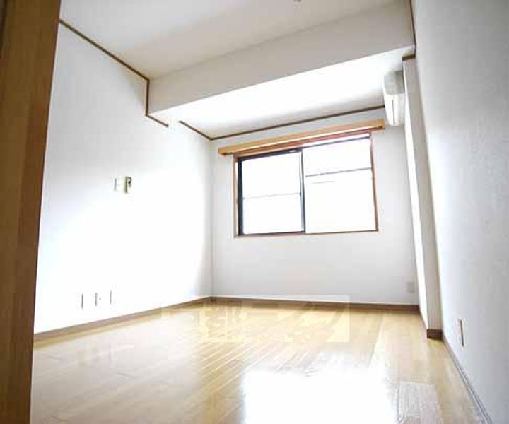 京都府京都市左京区下鴨東高木町の賃貸マンションの居間