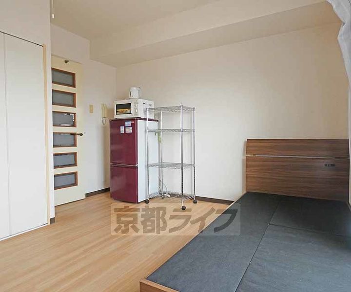 京都府京都市北区鷹峯黒門町の賃貸マンションの居間