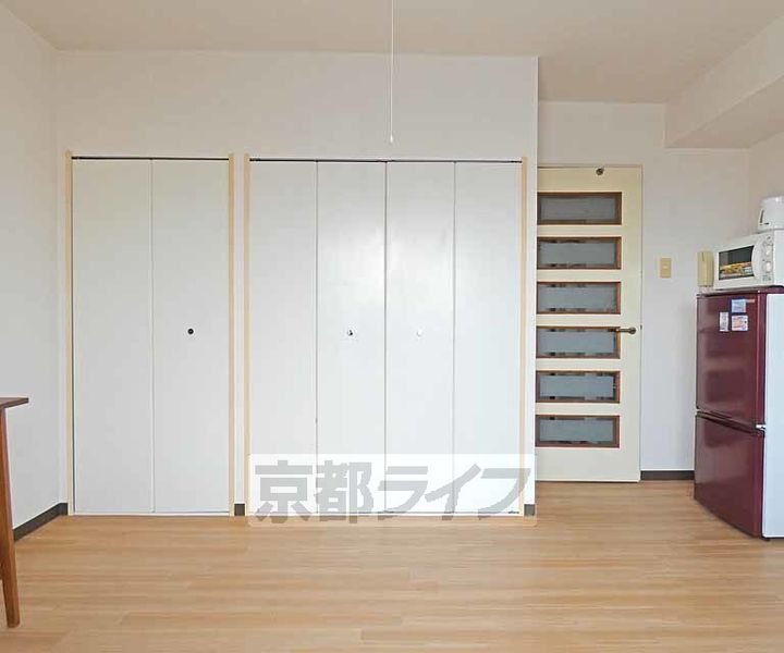京都府京都市北区鷹峯黒門町の賃貸マンションの居間