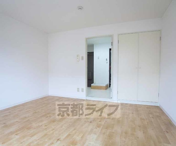 京都府京都市左京区田中飛鳥井町の賃貸マンションの居間