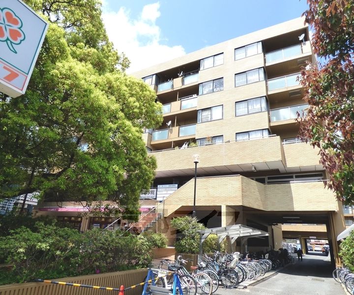 京都府京都市上京区新白水丸町の賃貸マンションの外観