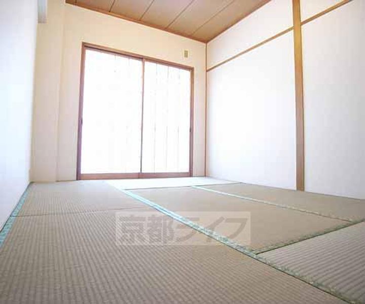 京都府京都市上京区新白水丸町の賃貸マンションの居間