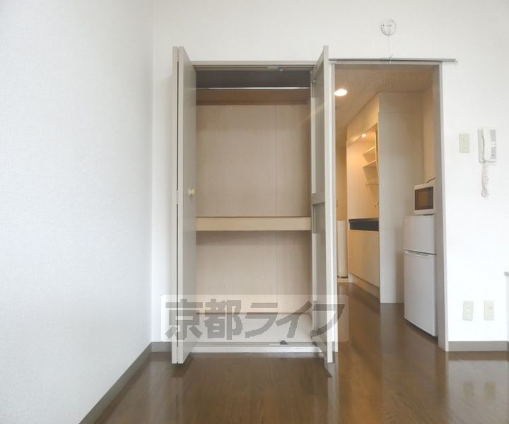 京都府京都市北区等持院東町の賃貸マンションの内装