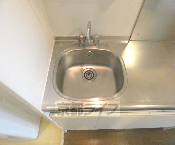 京都府京都市北区等持院東町の賃貸マンションのキッチン