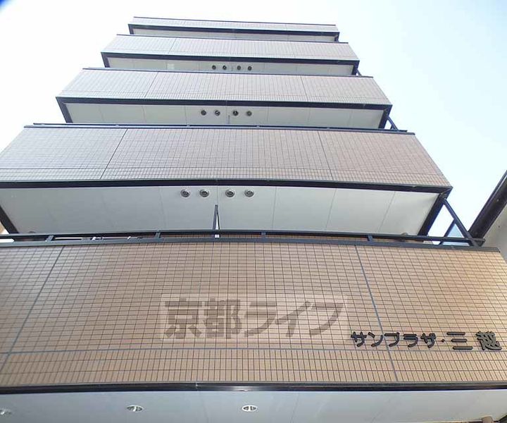 サンプラザ三越の外観