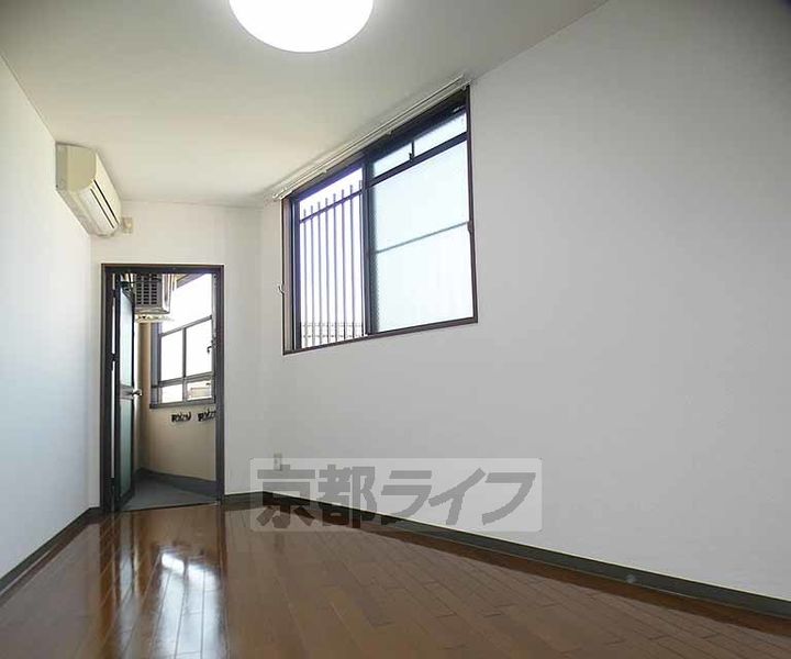 サンプラザ三越の居間