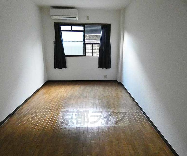 京都府京都市左京区岩倉三宅町の賃貸マンションの居間