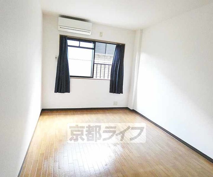 京都府京都市左京区岩倉三宅町の賃貸マンションの居間