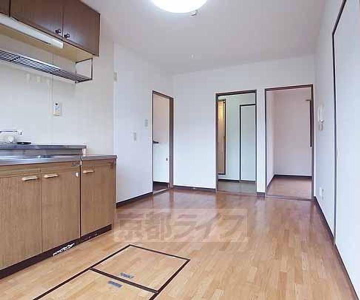 京都府京都市左京区岩倉幡枝町の賃貸アパートの居間